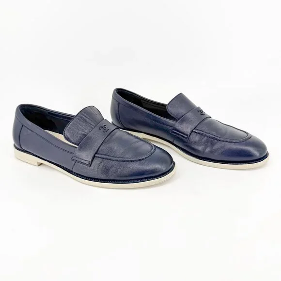 Chanel Navy Blue Leather Loafers Size 38.5 US 7.5-8 Women's CC Logo Flats - Picture 1 of 16